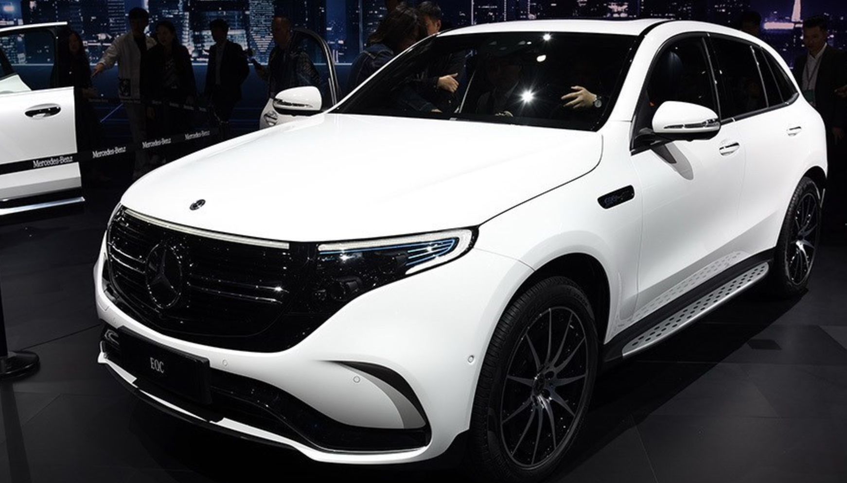 奔驰首款纯电SUV 全新奔驰EQC车展正式亮相