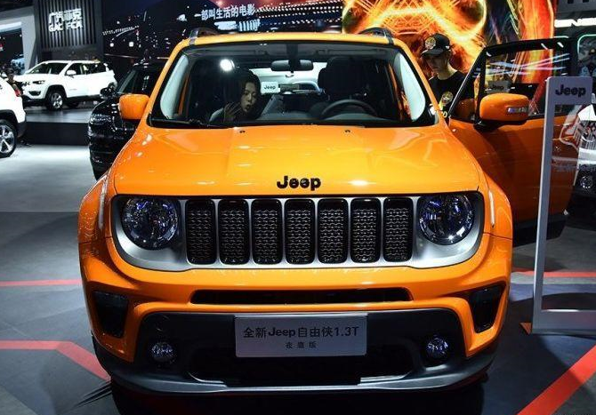 搭载全新1.3T发动机 新款Jeep自由侠车展亮相