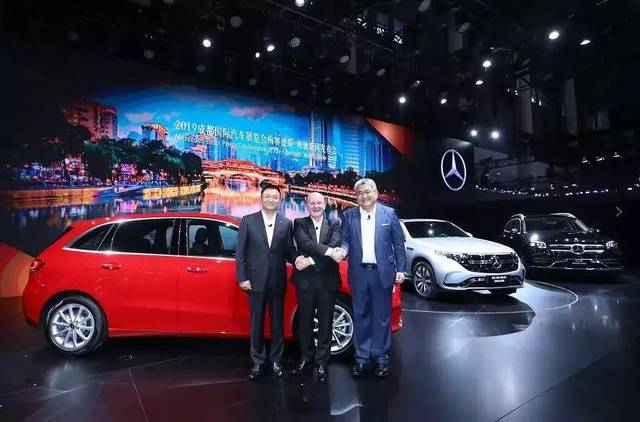 旗舰SUV GLS换代后中国首秀 奔驰亮相车展